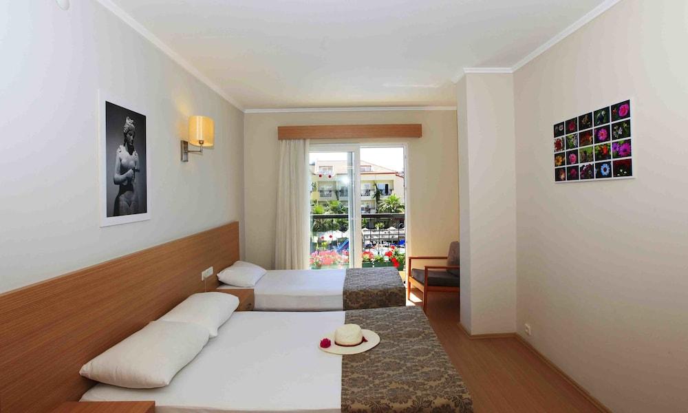 Sun City Apartments & Hotel