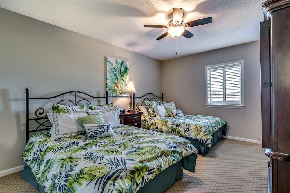 Barefoot Resort North Tower by Condo-World