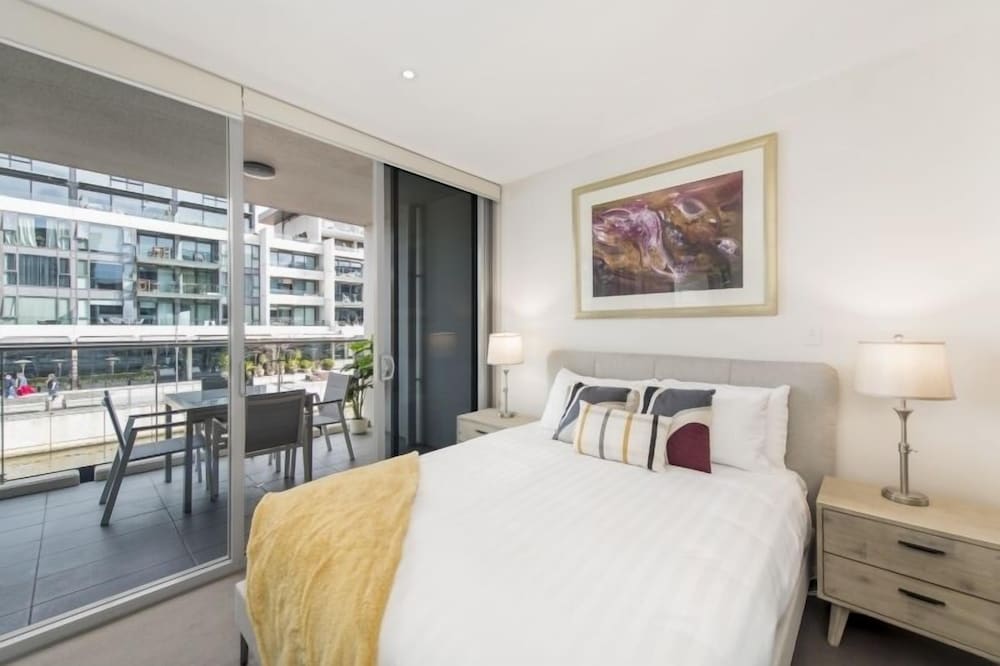 Accommodate Canberra - Lakefront