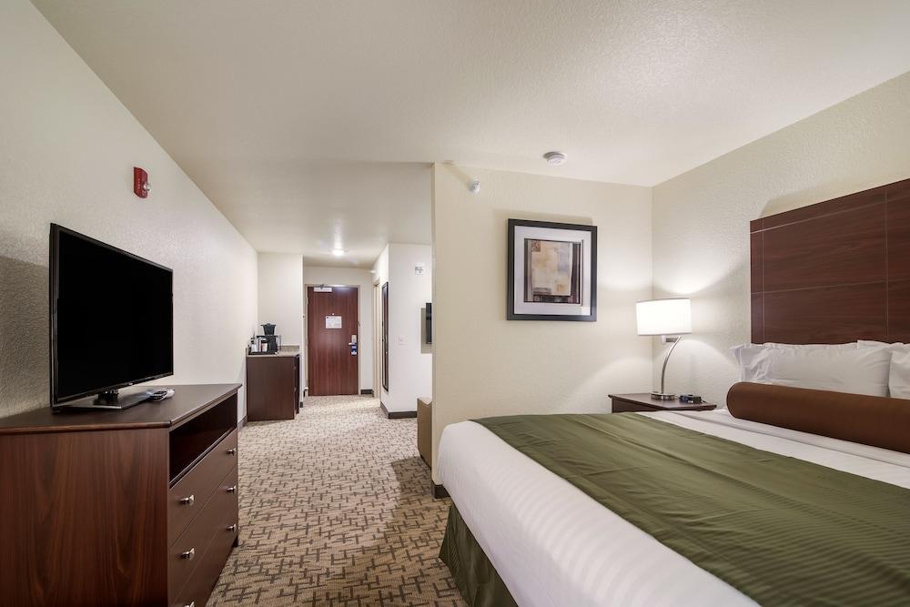 Cobblestone Hotel & Suites - Victor