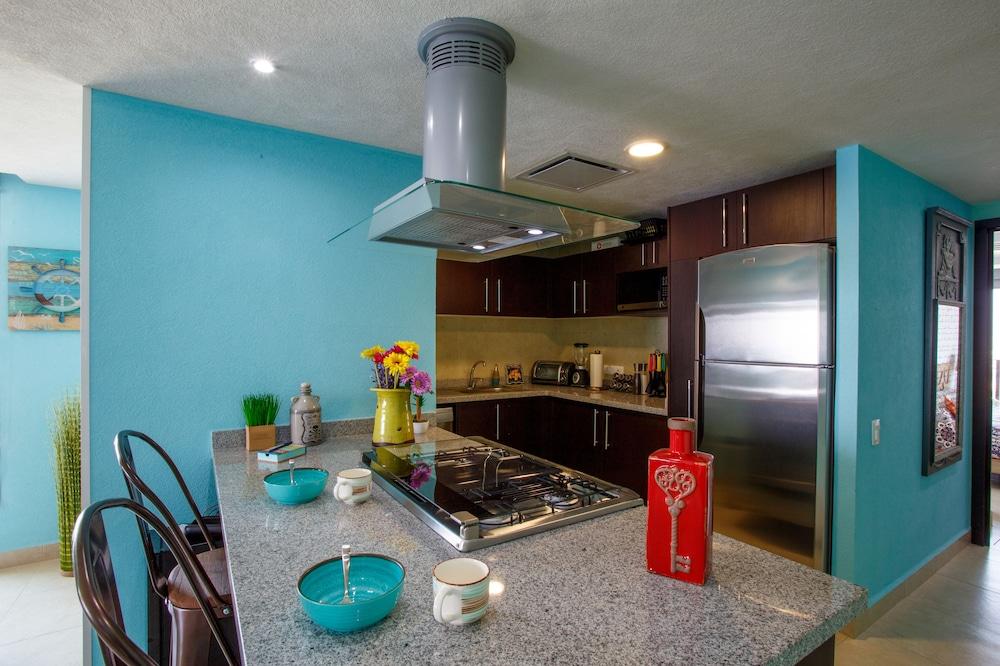 Oceanview 2 Bedroom Condo With Balconies