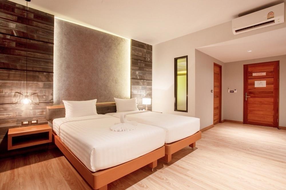 The Glory Gold Hotel