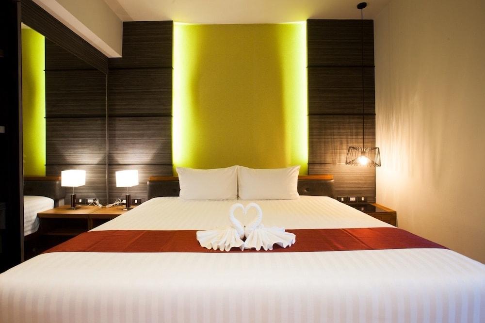 The Glory Gold Hotel