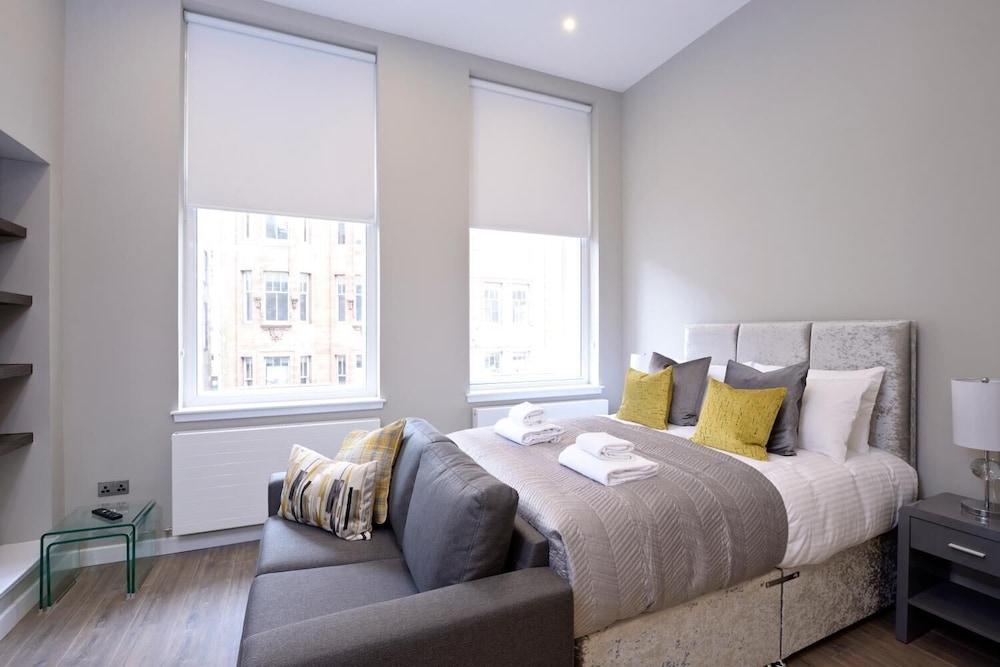 Nelson Mandela Place