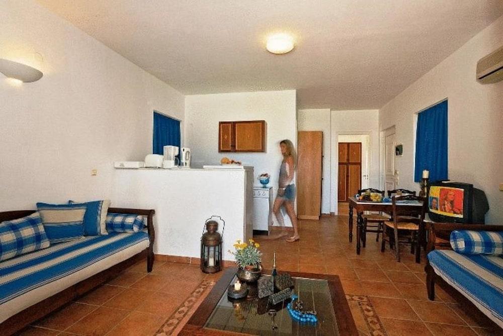 Katikies Studios & Apartments