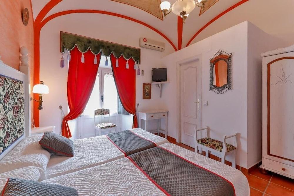 Hotel Las Palmeras by Vivere Stays