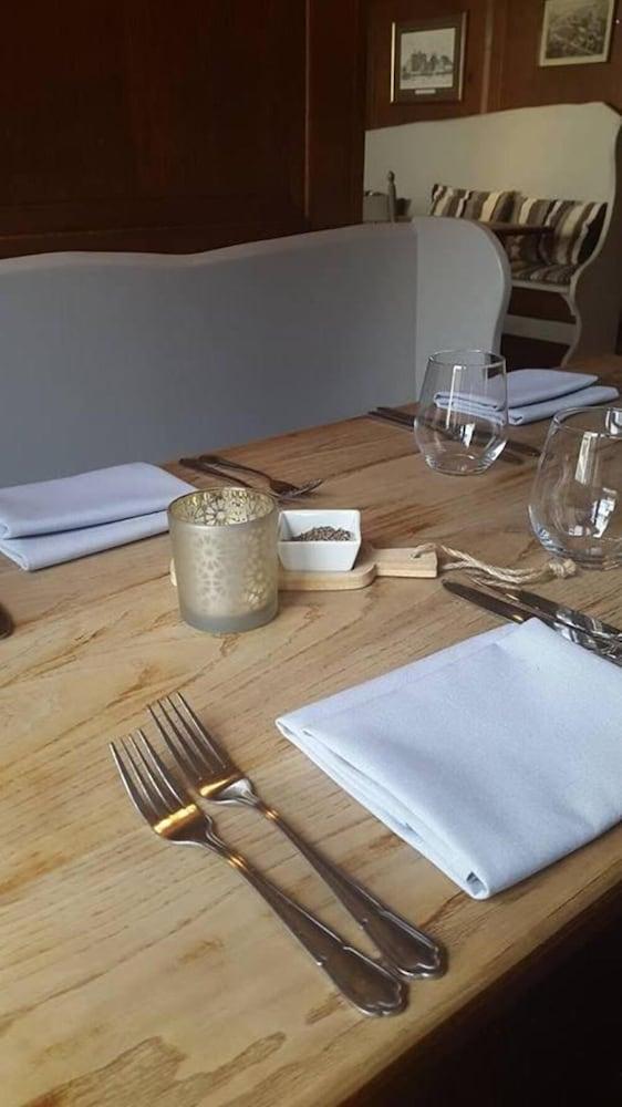 The Fleur de Lys Inn