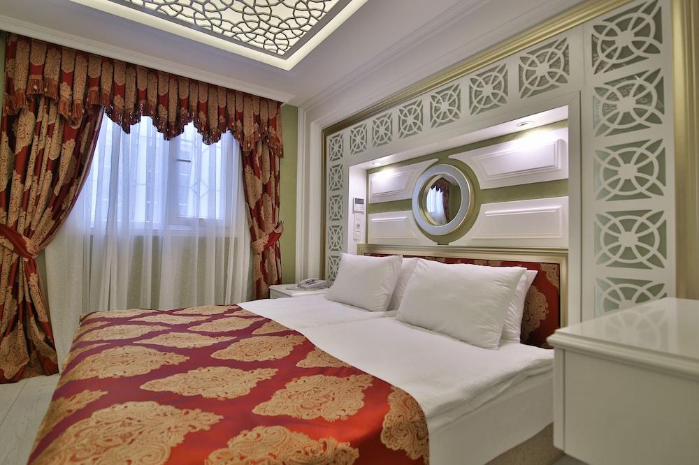 Queens Land Istanbul