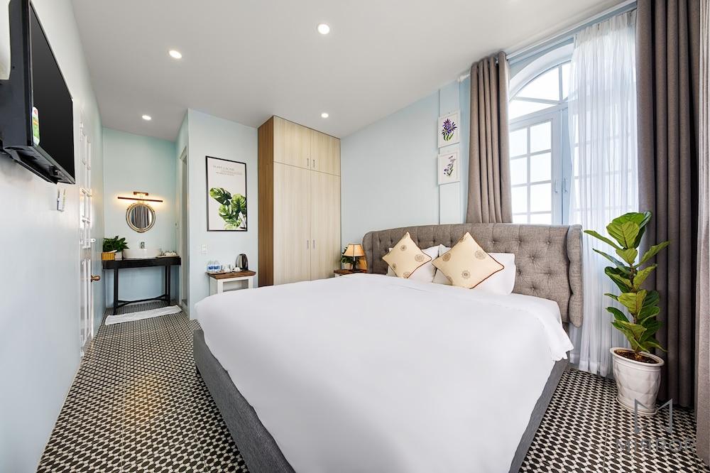 The Mirror Danang Hostel