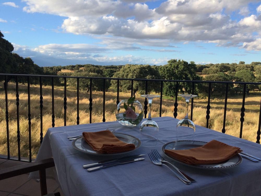 La Cerca Del Alcornoque