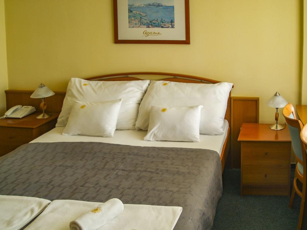 Világos Hotel Balatonvilágos