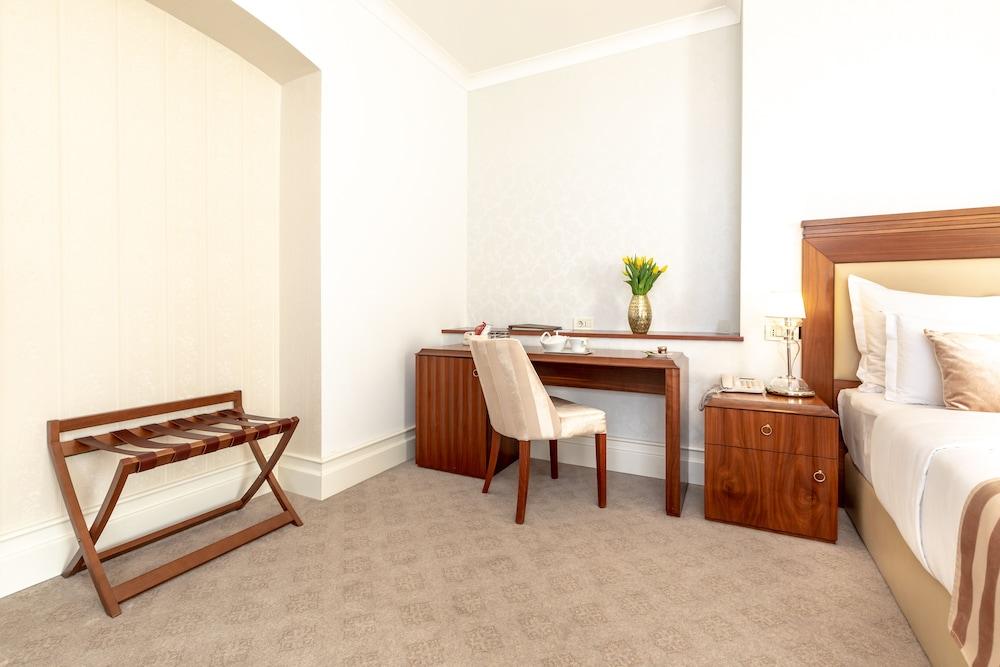 Le Premier Boutique Hotel