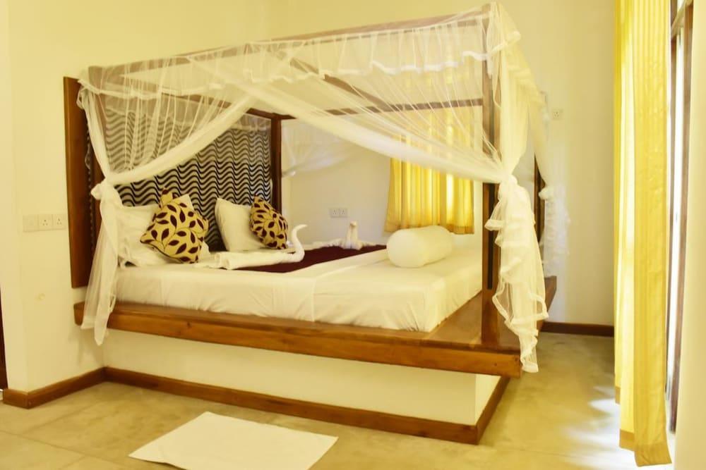 Safari Queens Resort