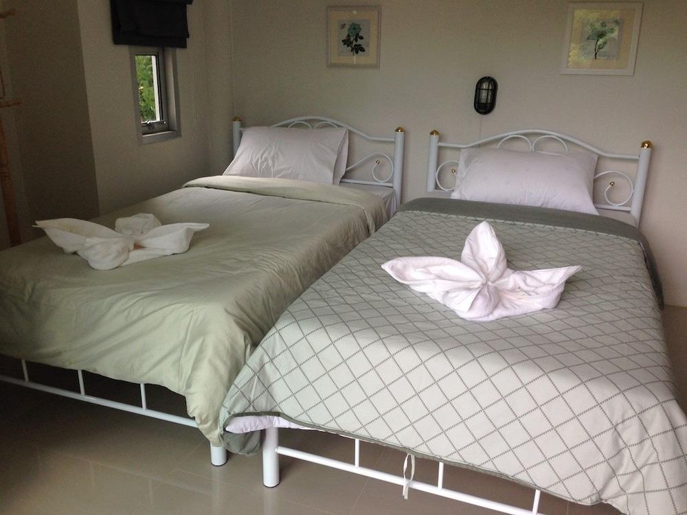 Baansuan Keb Tawan Resort