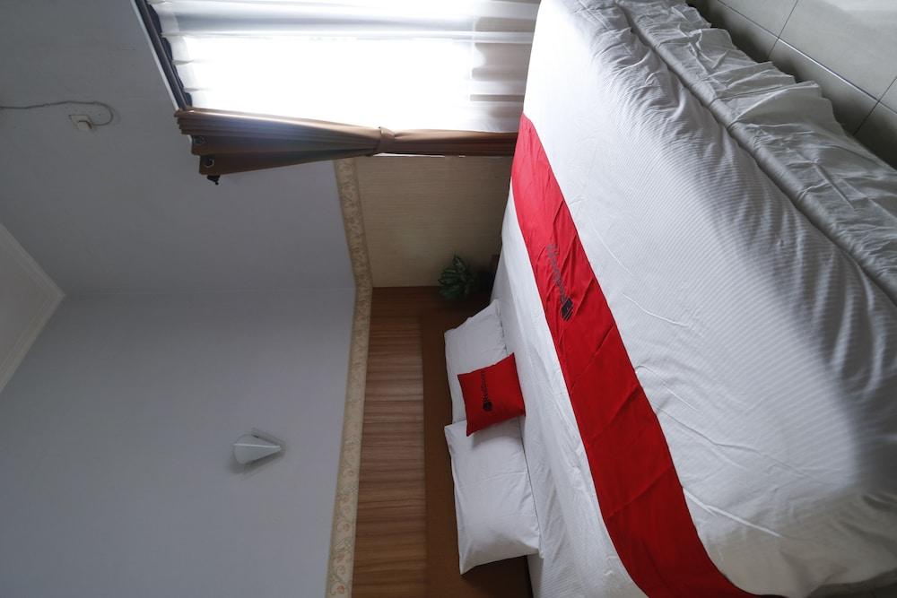 RedDoorz Plus near Undip Tembalang