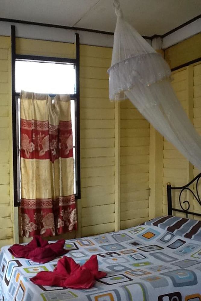 New Phiman Riverview Guesthouse - Hostel