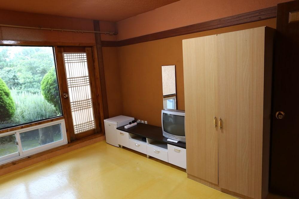 Gomangnan Dol Pension