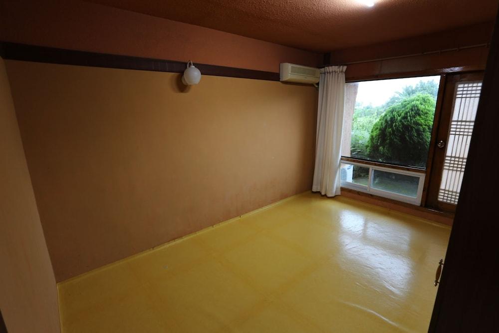 Gomangnan Dol Pension