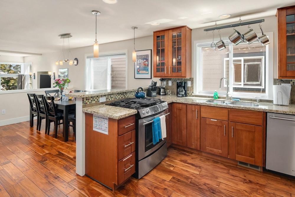 Seattle Vacation Home: The Aerodrome