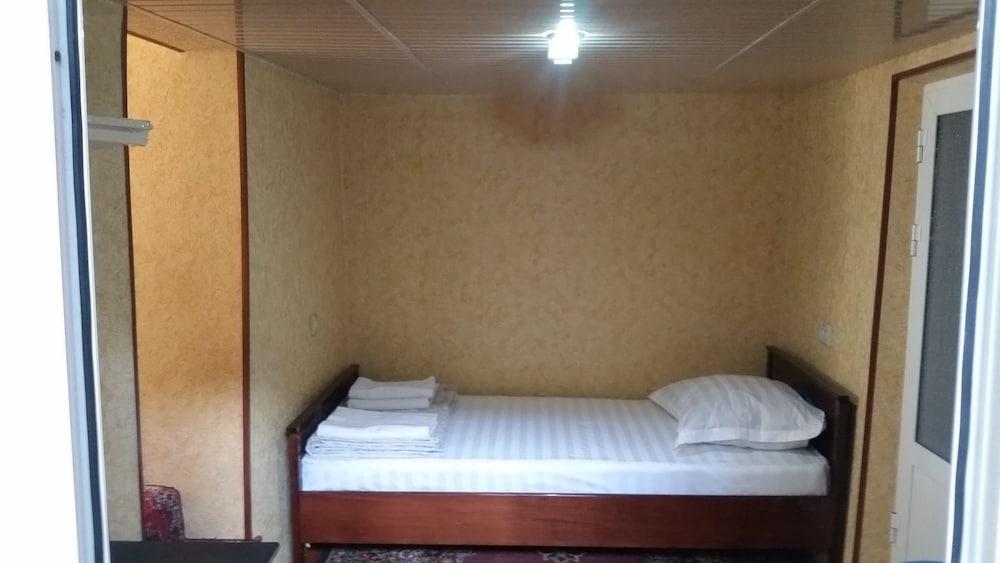 Payraviy Guest House - Hostel