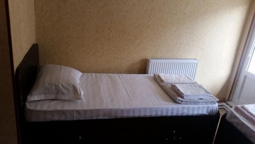 Payraviy Guest House - Hostel