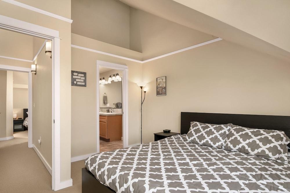 Seattle Vacation Home: Life's A Game