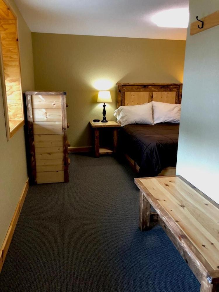 Tahquamenon Suites Lodging