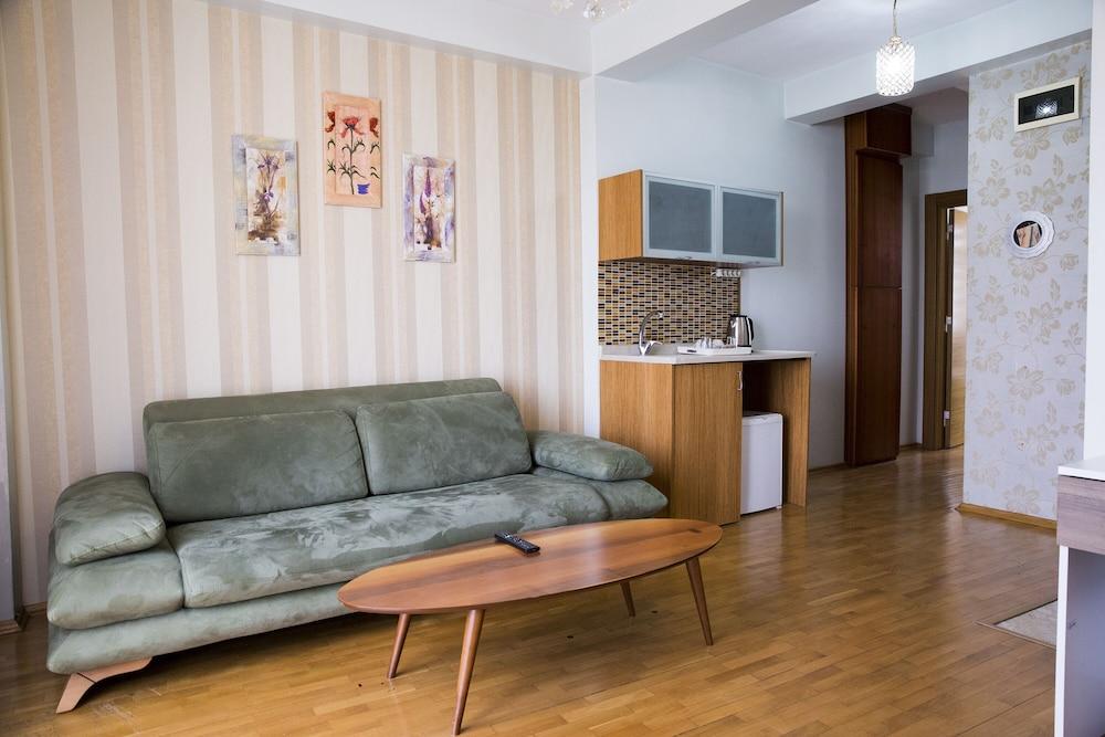 Omar Sultan Park Suites