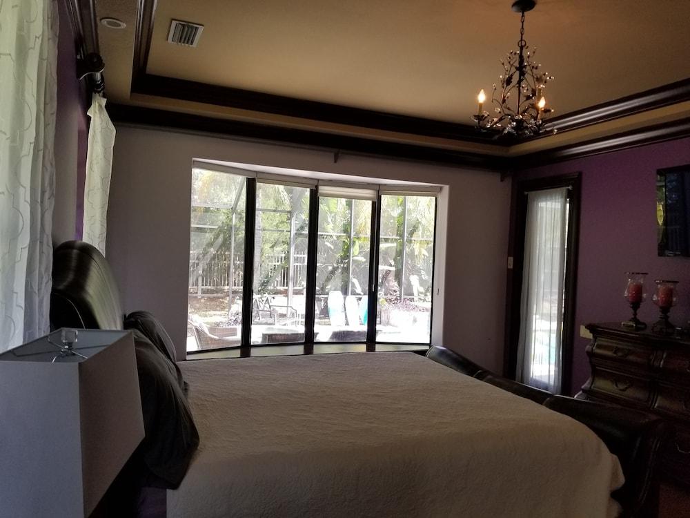 Mansion Getaway - Sleeps 24