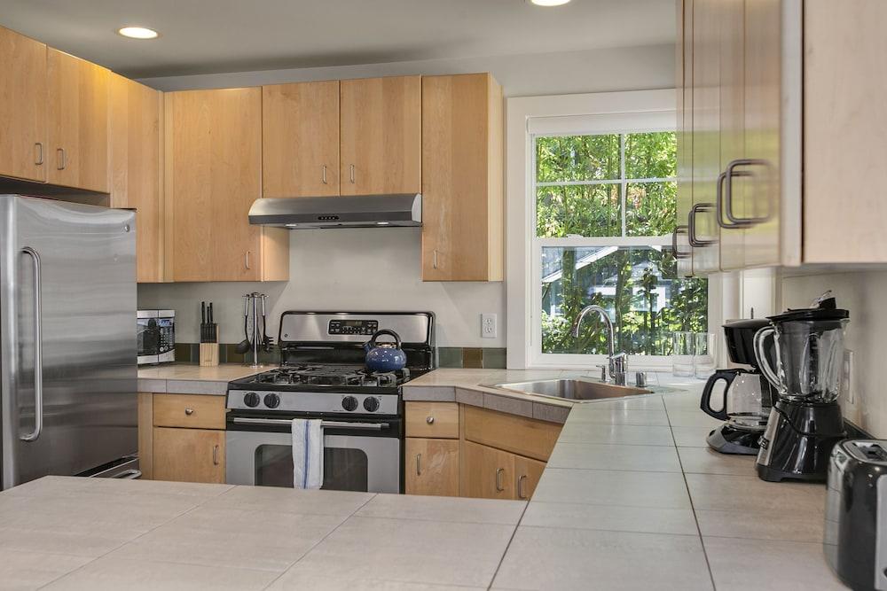 Seattle Vacation Home: Graceland