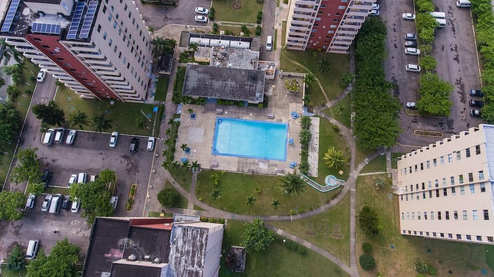 Coconut Suite at Turtle Towers