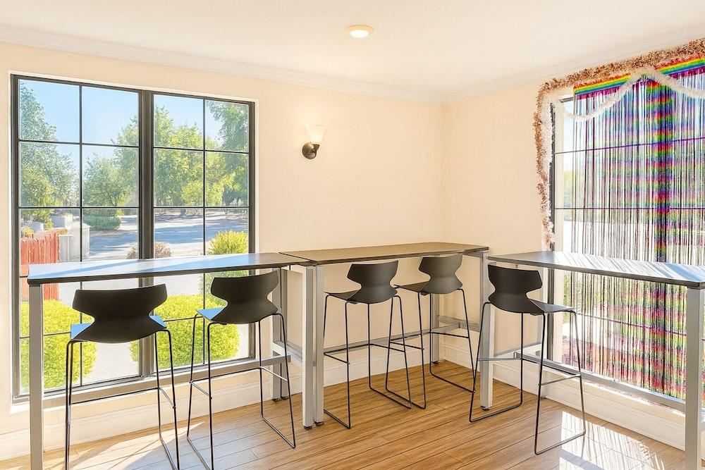 Horizon Inn & Suites