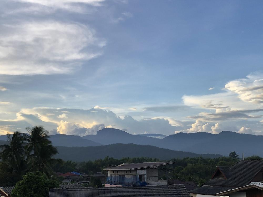 Sandee Place Chomthong