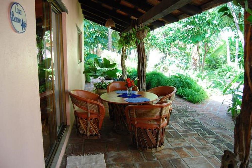 Casita Bendon by Las Palmas