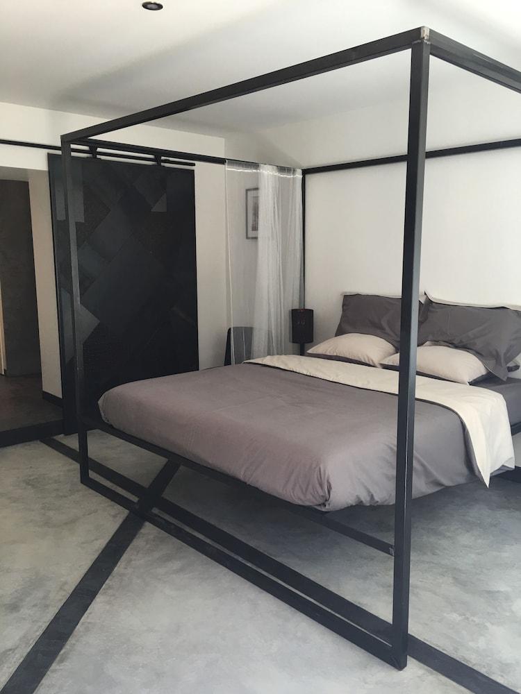 La Datcha Delicatessen