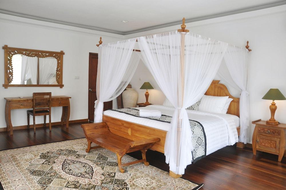 Bali Paradise Heritage by Prabhu