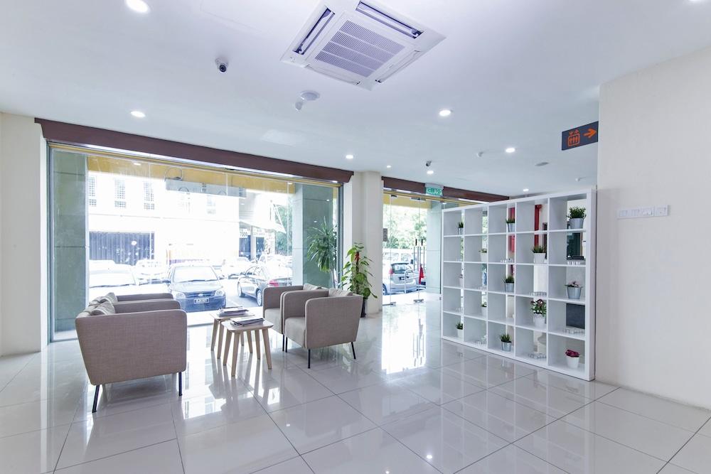 Super OYO 326 Tc Hotel