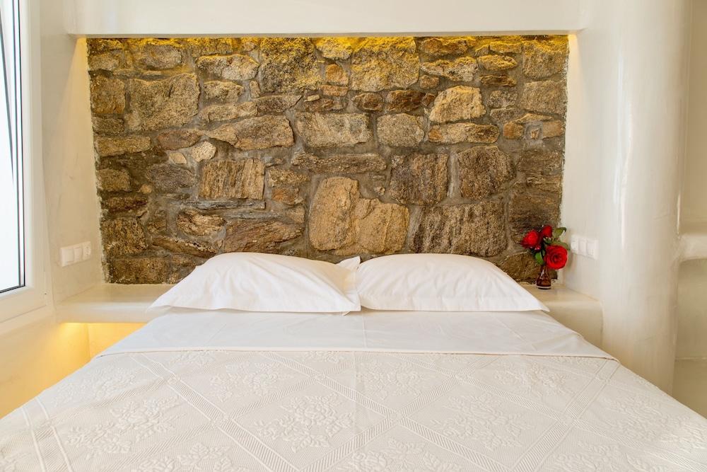 Villa Elina Suites And More