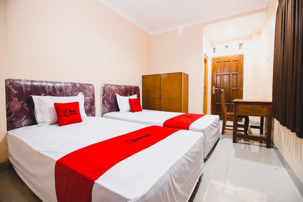 RedDoorz Plus @ Pogung Raya