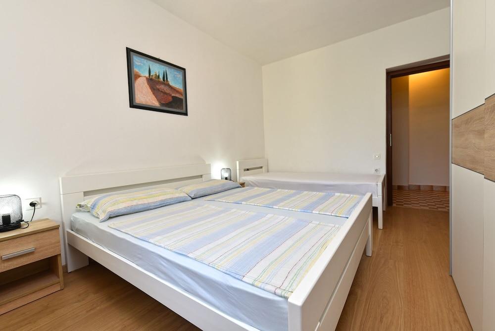 Apartments Dragica 929
