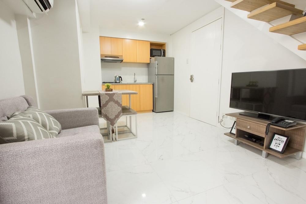 Oasis Regency at Fort Victoria BGC