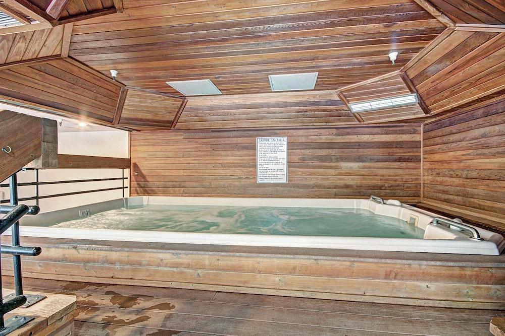 Vs440h Village Square Hotel Room