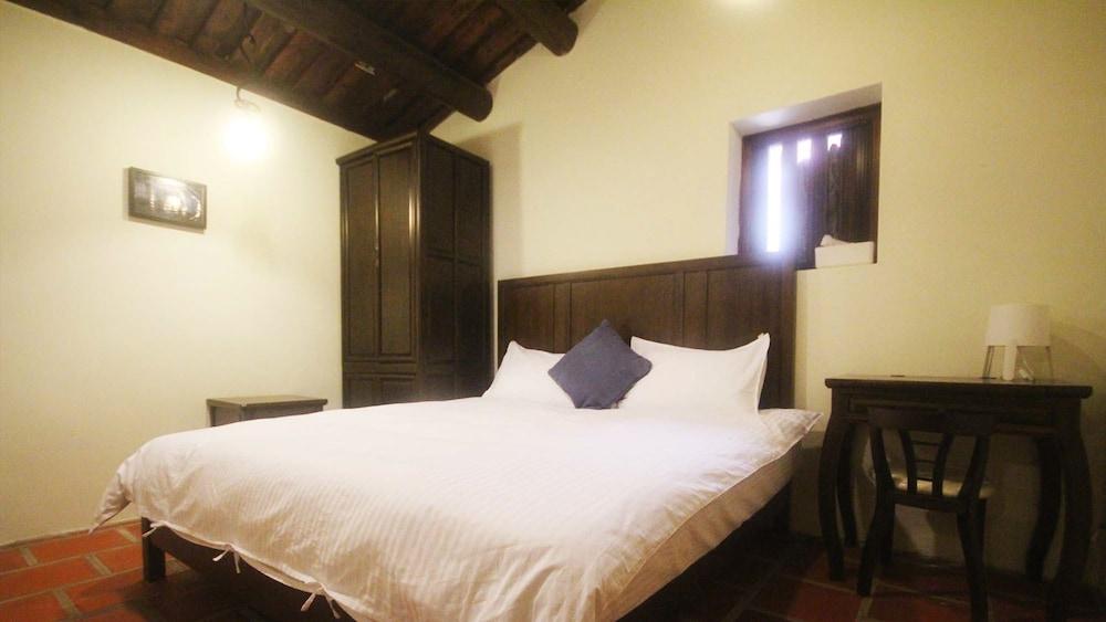 Longmen Inn Bed and Breakfast