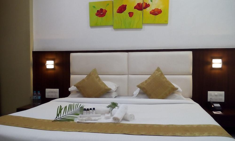 Crimson Park Shripriya Hotel