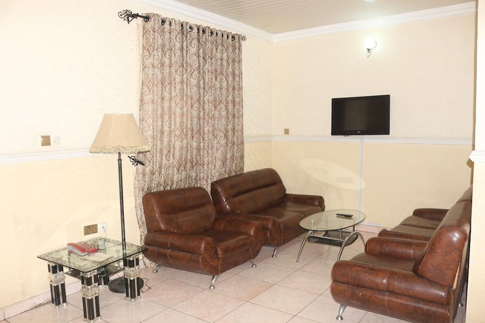 NEW POINT HOTEL AND SUITES