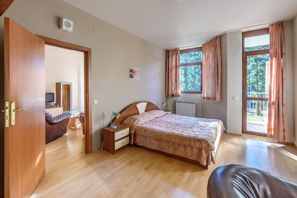 Flora hotel apartments