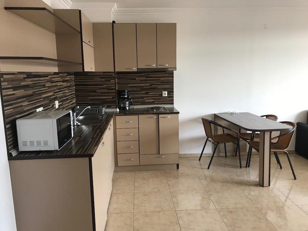 Lazur 5 Apartments