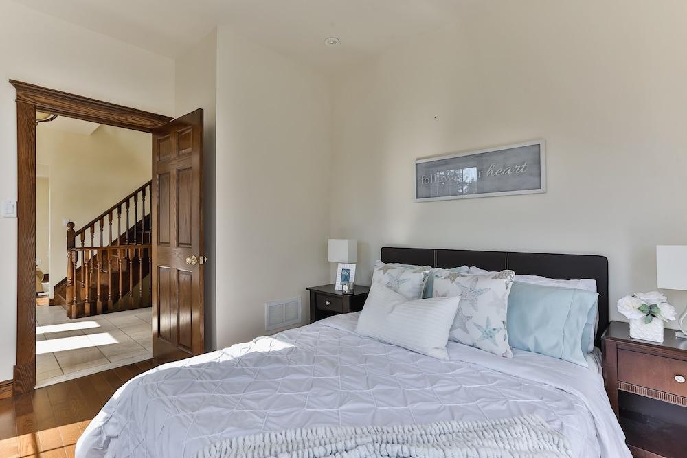 QuickStay Lake Simcoe Homestyle Cottage Private Beach