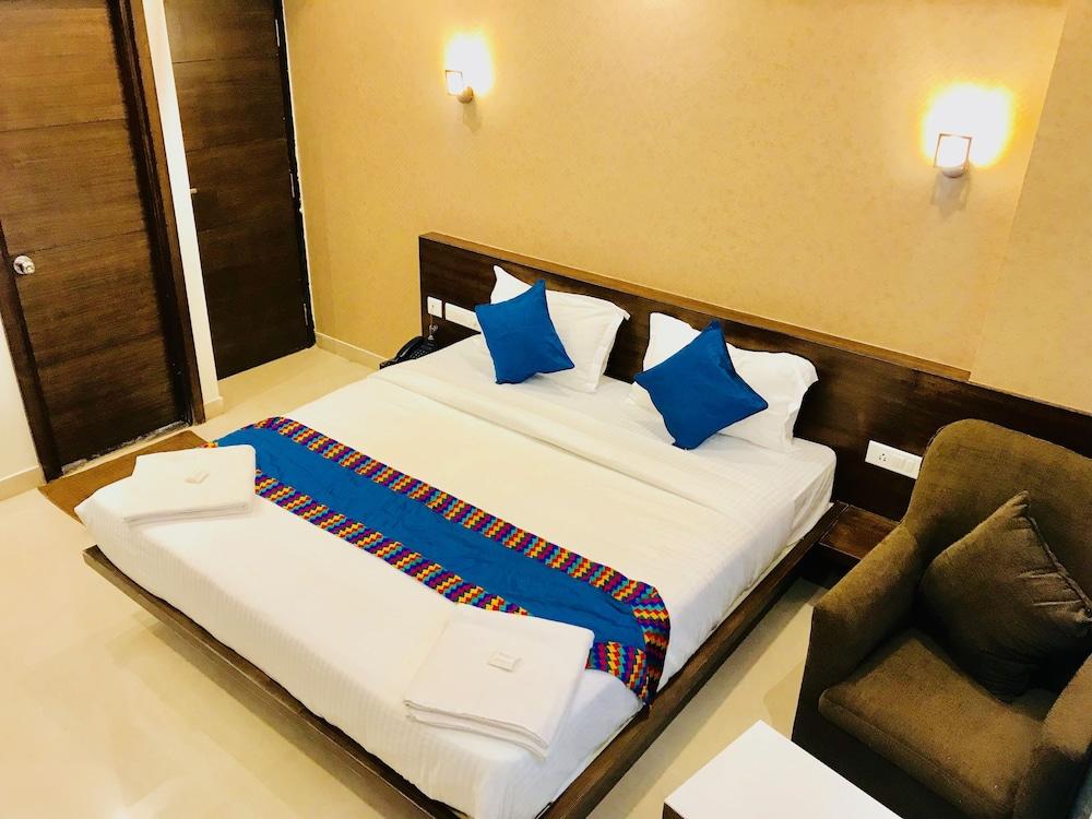 Regalia Inn & Suites