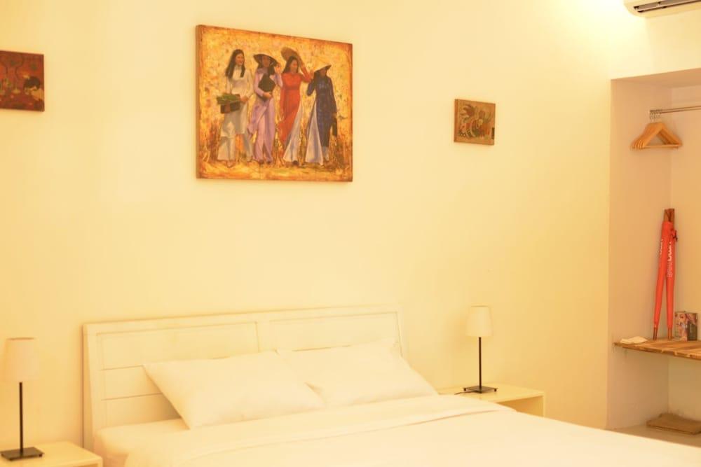 Alyssa's Garden Home